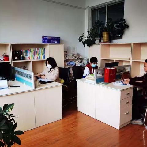 线上授课显风采，线下教研促实效