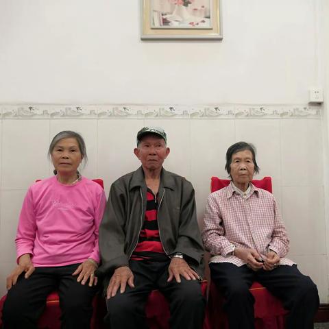 浓情不减   血脉相连   今朝聚首   共续情谊