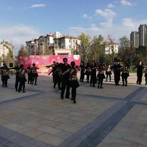 情满社区礼赞国庆家风进社区文艺汇演