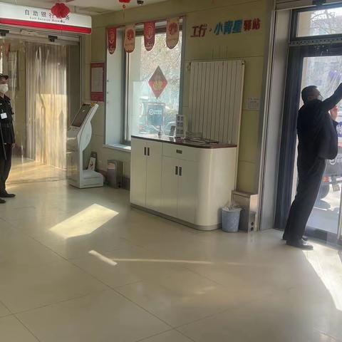 沧州河间曙光支行开展“亮化网点，从新出发”大扫除活动