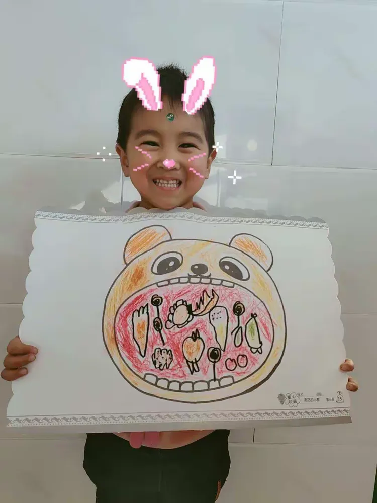 童心绘画《贪吃的小熊》