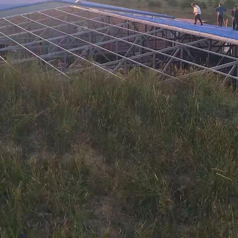 清水河县开展拆除曹家沟村违规建设养殖场联合执法行动