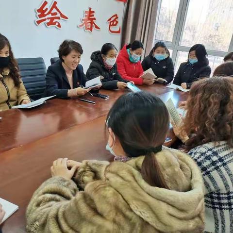 党的十九届五中全会进社区            立足基层视角 让全会精神落地生根