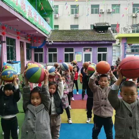 民族幼儿园彩虹二班宝贝第六周精彩瞬间