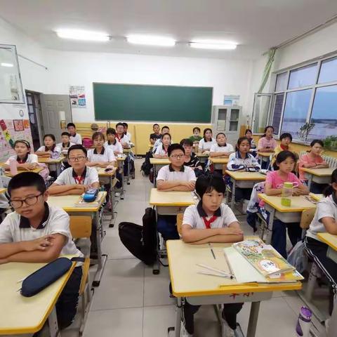 丰田镇中心小学六年二班:开学第一课