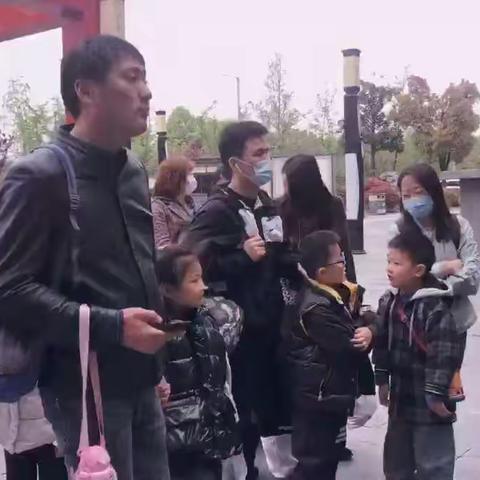 【振兴路中心幼儿园】不负春光，放飞梦想——大班亲子春游活动