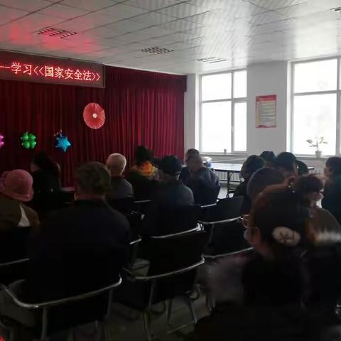 “防控疫情、法治同行”国家安全法宣传教育活动――新屯街道南岭社区党日活动