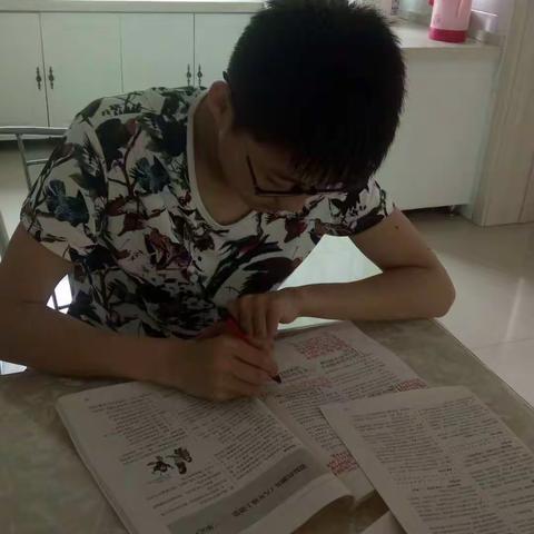 九年三班的假期生活，百善孝为先，人人争做大孝子！