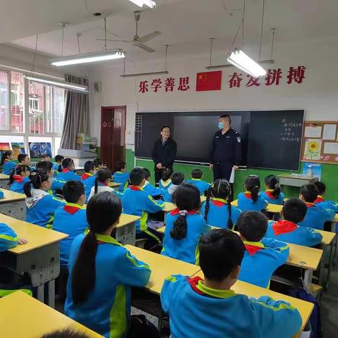 【风轮小学，梦桃家长学院】       法制教育进校园，护航青春助成长