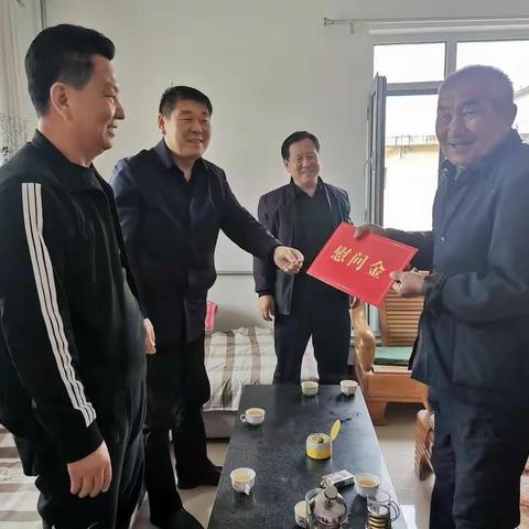 真情慰问暖重阳——桑梓店街道开展重阳节走访慰问活动