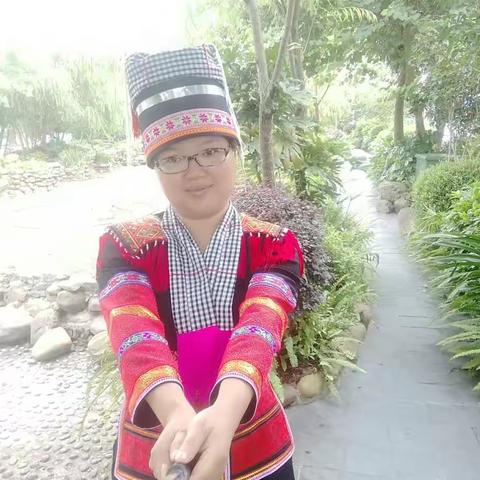 瑶服梦，姐妹情