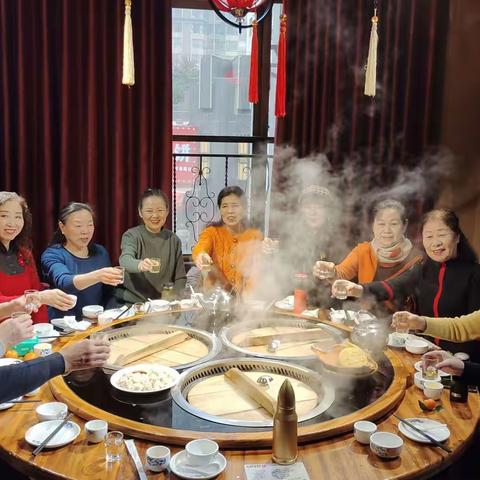 疫后舞蹈队恢复活动/崔队设筵宴庆祝开练