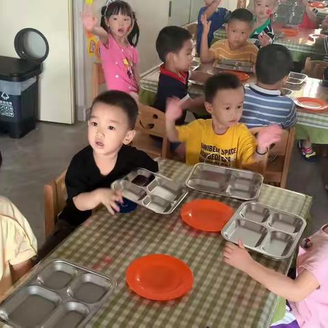 【海口市博义幼儿】“快乐自助餐，分享食物味”——小二班