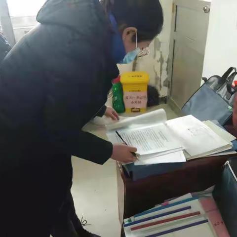 大庄镇卫生院组织相关业务人员对村卫生室进行年终考核