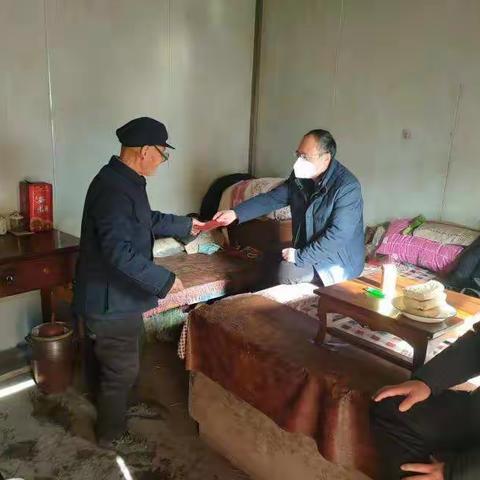 庄浪县大庄镇卫生院走访慰问退休干部