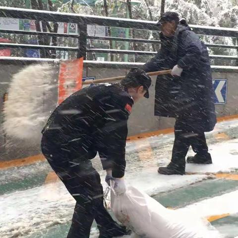 区住建局严阵以待，应对雨雪恶劣天气
