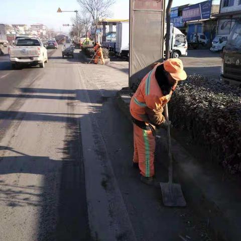 城管局加强平青路、通衢道扬尘治理