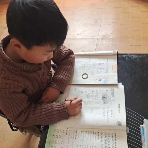 黄河路小学一年级二班王德政假期生活