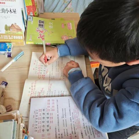黄河路小学四年级三班王德龙假期生活