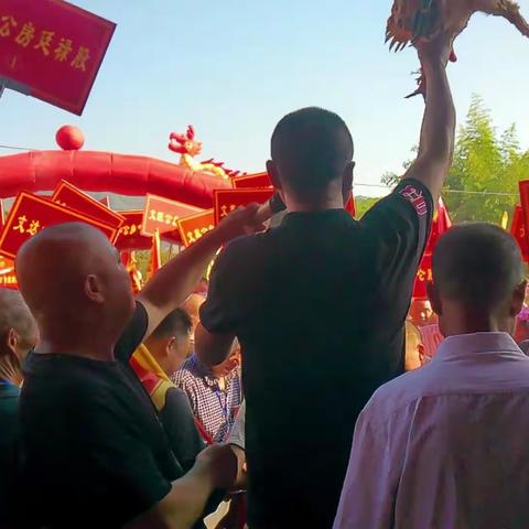 石壁上祠领谱照