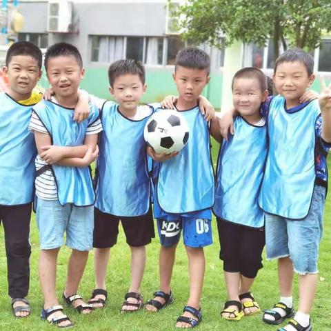 记大二班五彩缤纷的快乐