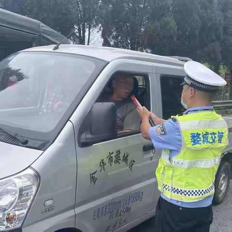 箬阳乡开展“十一有我、安全过节”联合行动