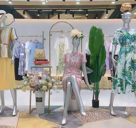 一线商场专柜品牌【EMIVA艾蜜唯娅】21夏装，时尚清新，田园风格，拿到就是赚到！比例:连衣裙40%