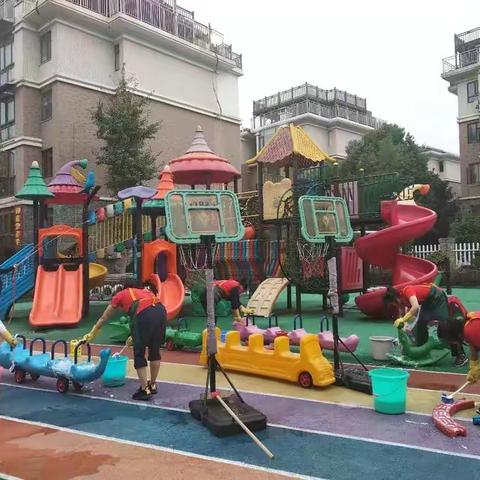 长沙市小新星米地亚幼儿园——大型户外玩具清洗消毒行动