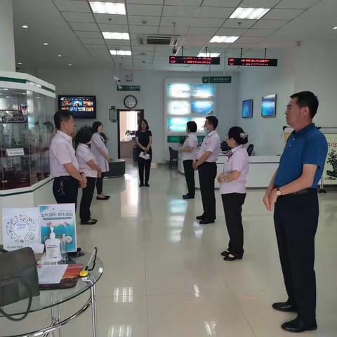 伊旗支行开展2021年第二个“管理人员网点服务体验日”活动