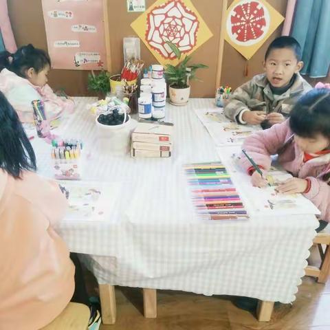 芽芽一班第十九周《精彩的瞬间》给孩子一张纸就是给孩子一片想象的空间我们用大海般温暖的怀抱呵护每一个孩子