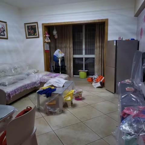 玫瑰十二区五楼三房，房东自主精装，带大阳台，产权75平实际100平，52.8万带家具家电老证不包证V6347