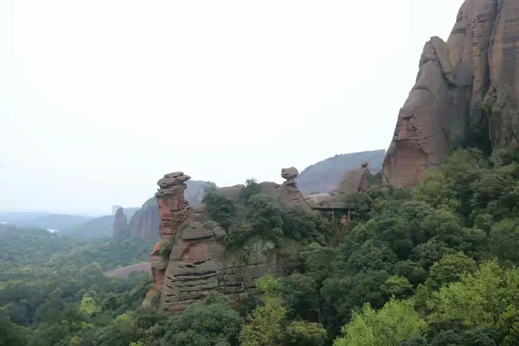上饶弋阳龟峰山
