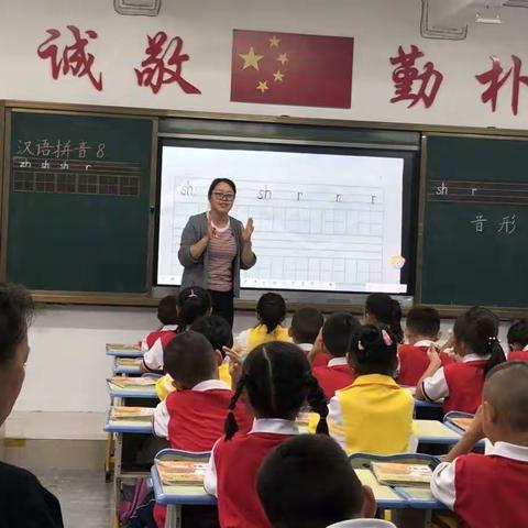 【做好老师】教研促成长，课堂提技能——芒市第七小学(四小青沐校区)2019年新进教师达标课活动