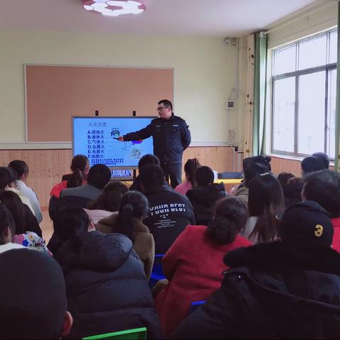 马厂风车幼儿园举行消防知识讲座暨亲子演练活动