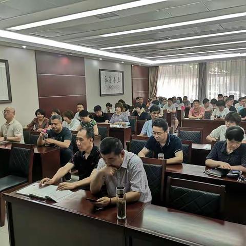 生态环境碑林分局组织全体干部职工观看 《杞麓湖的呐喊》警示教育片