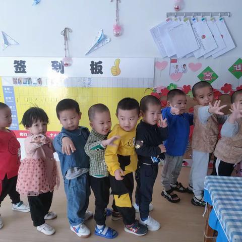 童乐幼儿园小二班《快乐一家》