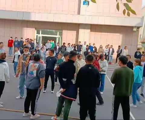 拔河比赛促团结，凝心聚力展风采