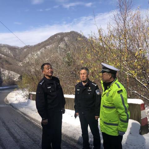 韩宏伟副支队长检查潘太路雪天道路交通安全管理工作