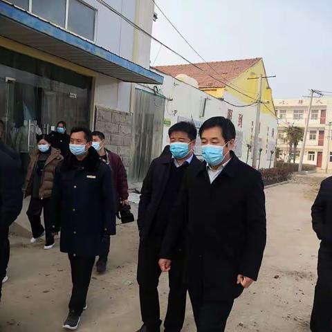 县人大组织机关相关人员到营盘中学检查疫情防控及食堂食品安全工作