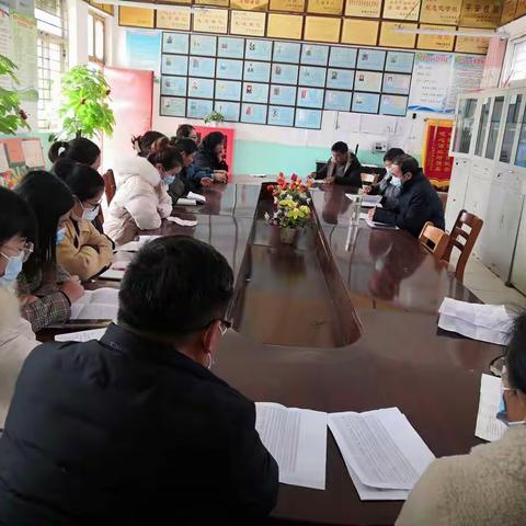 “凝心聚力再出发”——营盘中学期中考试质量分析会继续召开