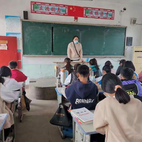 “教学因研究而美丽”——教师发展中心领导莅临营盘中学开展听课调研活动