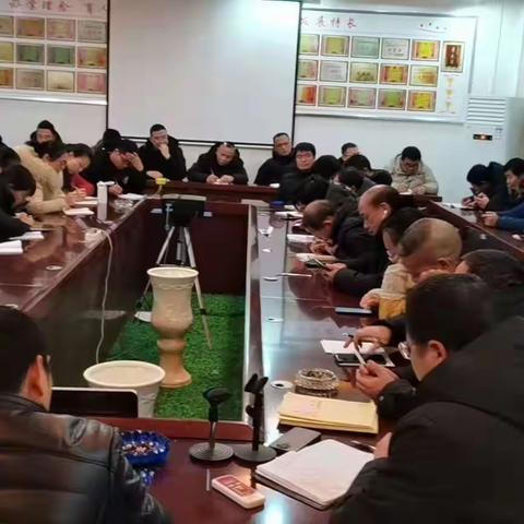 洞口四中:师生齐心共铲雪，排除隐患暖人心！
