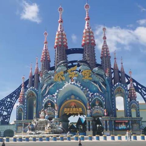 欲买桂花同载酒，终不似，少年游。