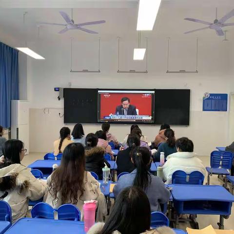 寒亭区河西学校认真学习贯彻十九届六中全会精神