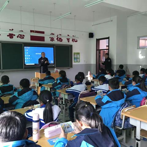 交通安全伴我行——交警叔叔走进世纪城学校讲解交通安全知识