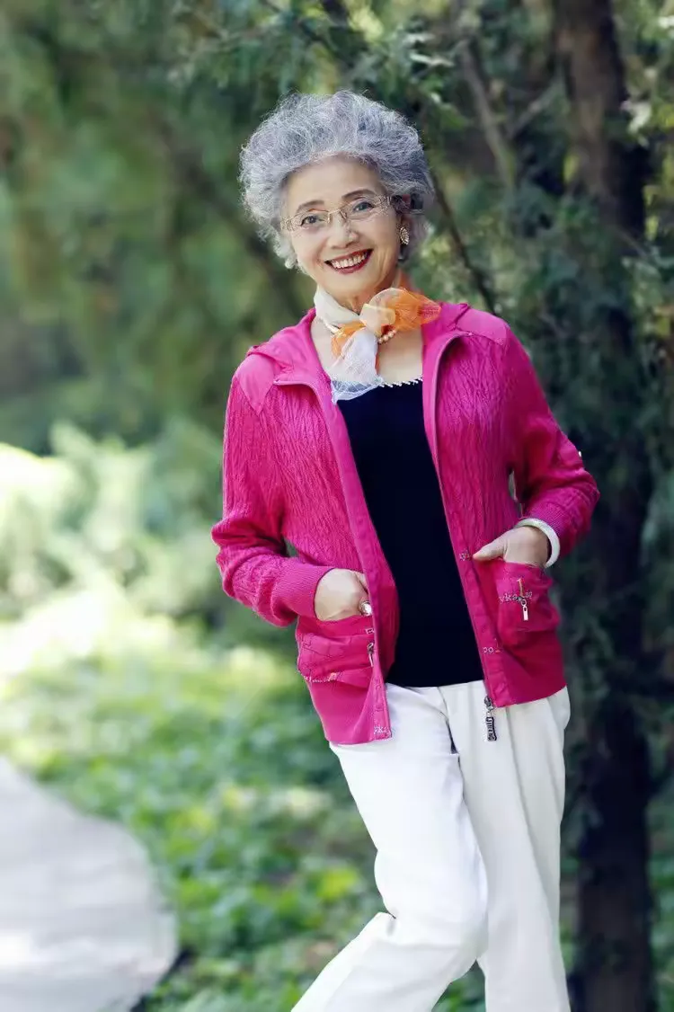 忙着美丽,忘记变老,九十周岁中国神仙奶奶盛瑞玲绽放岁月美丽