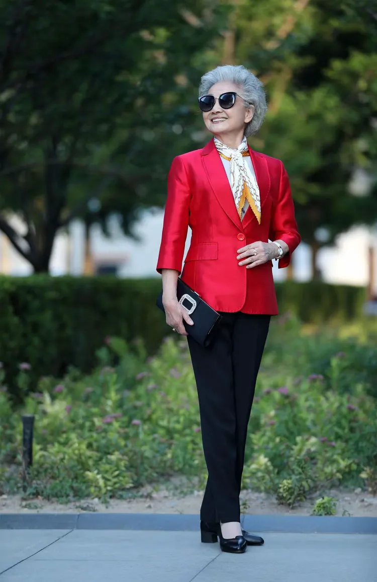 忙着美丽,忘记变老,九十周岁中国神仙奶奶盛瑞玲绽放岁月美丽