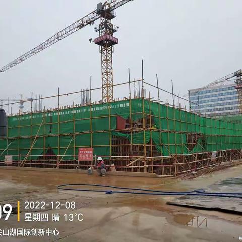 12月8日麓谷·山湖郡小区施工进度