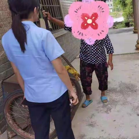 工行服务有温度，老年人办事无难度