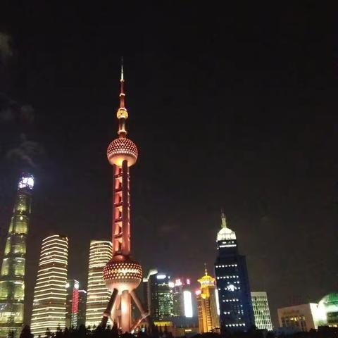 2018年8月上海上海中心大厦东方明珠